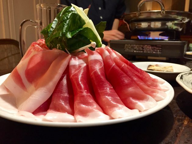 近隣には特色ある夕食処もたくさん